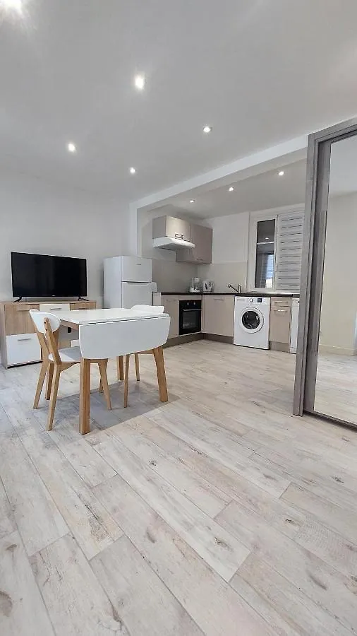Apartamento Studio Lumineux Avec Parking Proche Monaco, Nice, Plage Et Gare Menton Francia