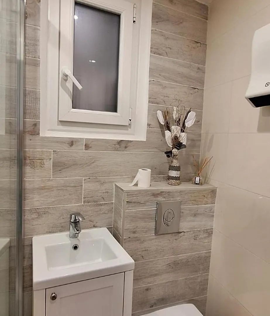 Studio Lumineux Avec Parking Proche Monaco, Nice, Plage Et Gare Menton