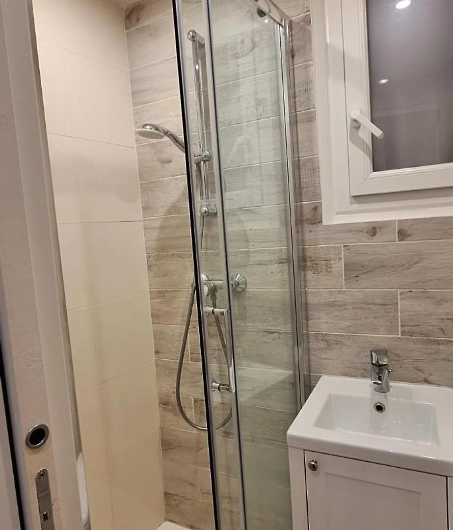 Studio Lumineux Avec Parking Proche Monaco, Nice, Plage Et Gare Menton Francia