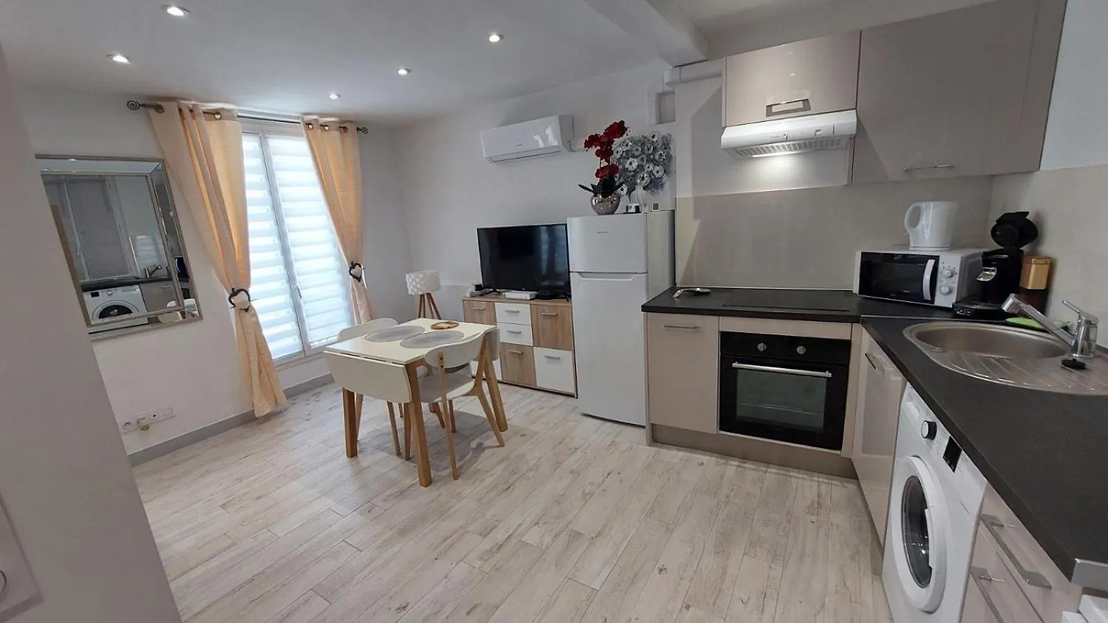 Studio Lumineux Avec Parking Proche Monaco, Nice, Plage Et Gare Menton