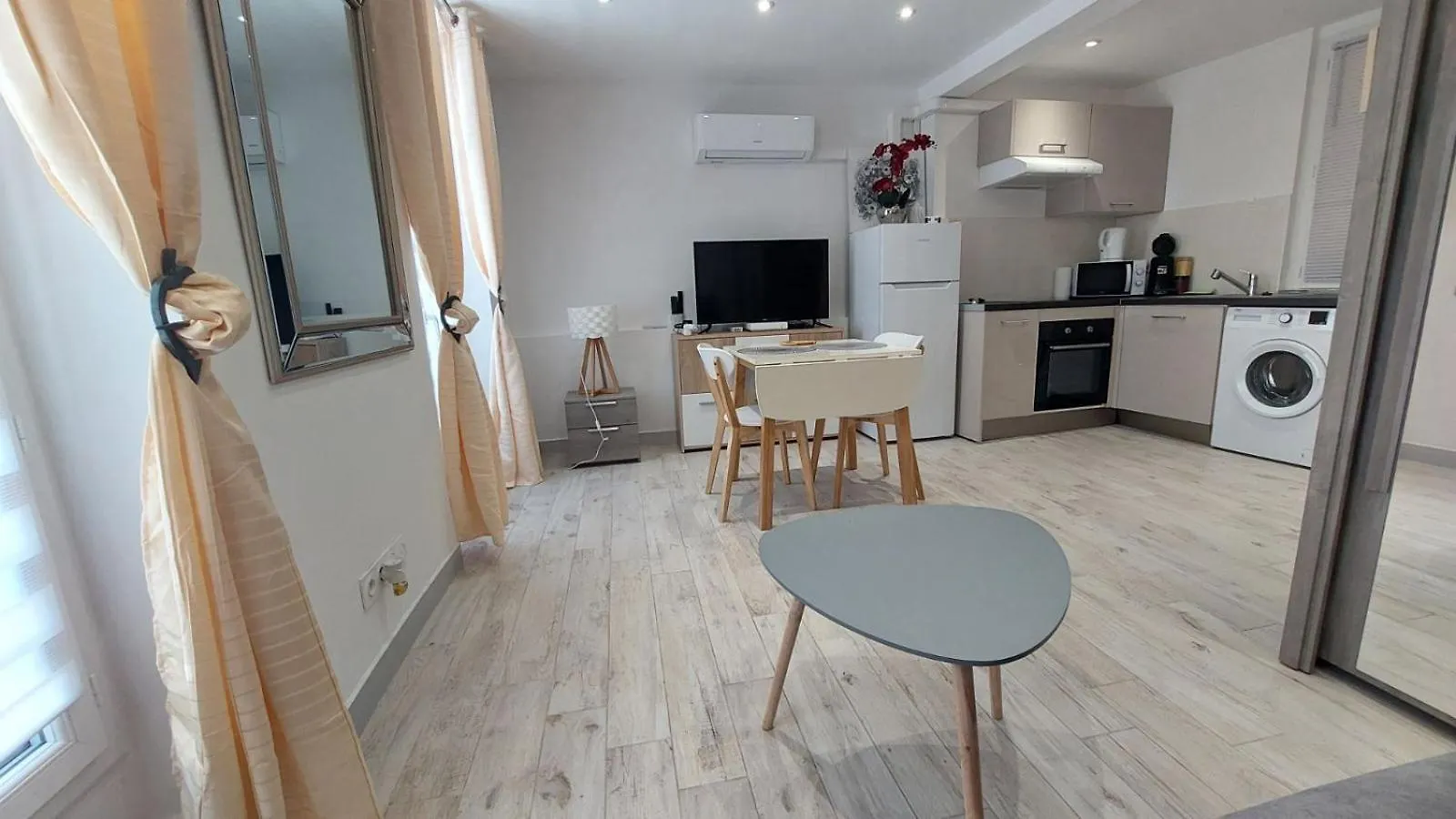 Studio Lumineux Avec Parking Proche Monaco, Nice, Plage Et Gare Menton 0*,